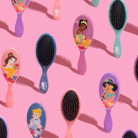 Brosses à cheveux Wet Brush Disney Princesses sur un fond rose